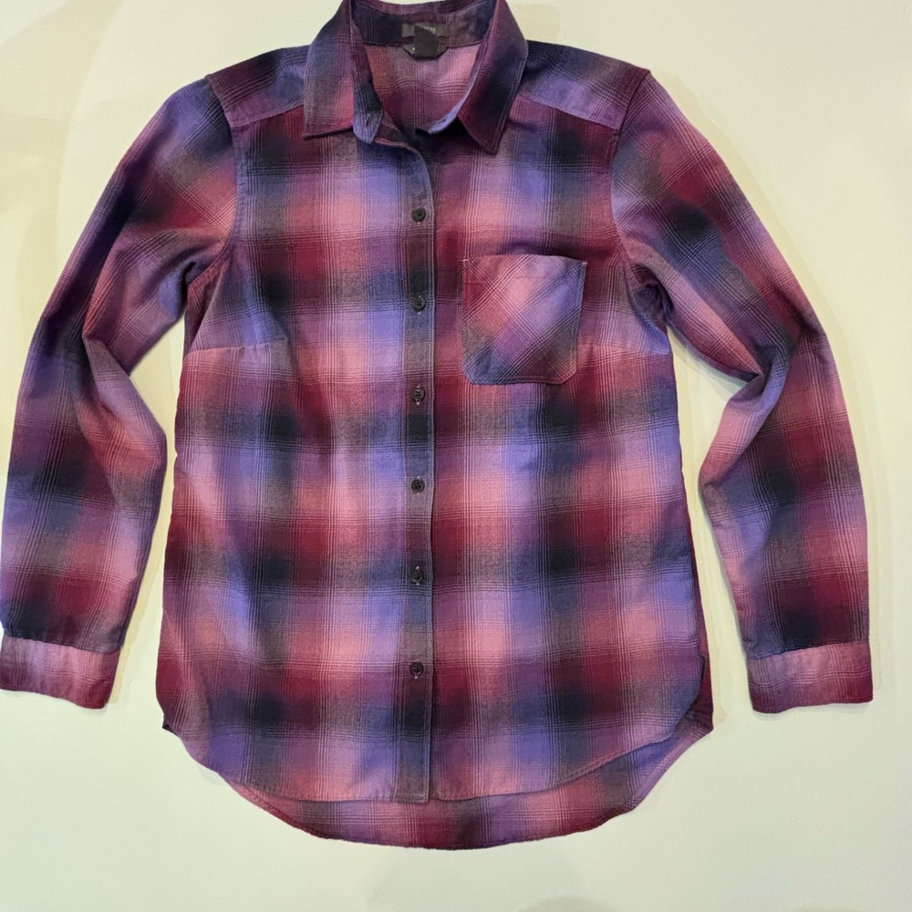 Eddie Bauer Women's size small Purple and Burgundy Plaid Long sleeve button up